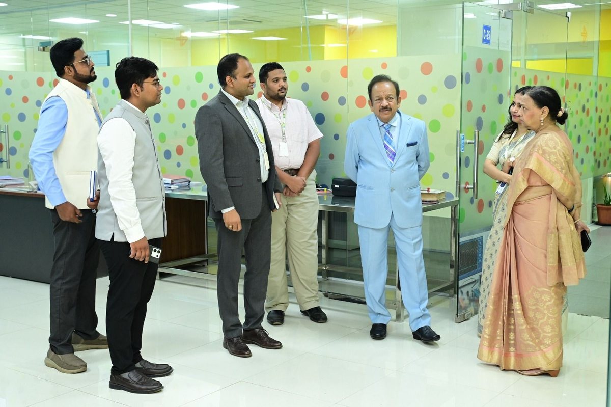 Distinguished guests touring the MediValley offices with the team