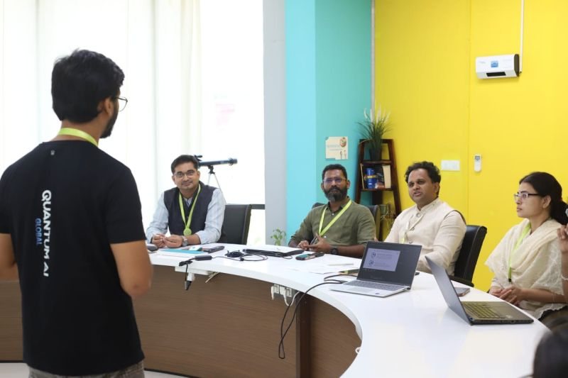 Pitch & mentoring: Startups present to expert panels